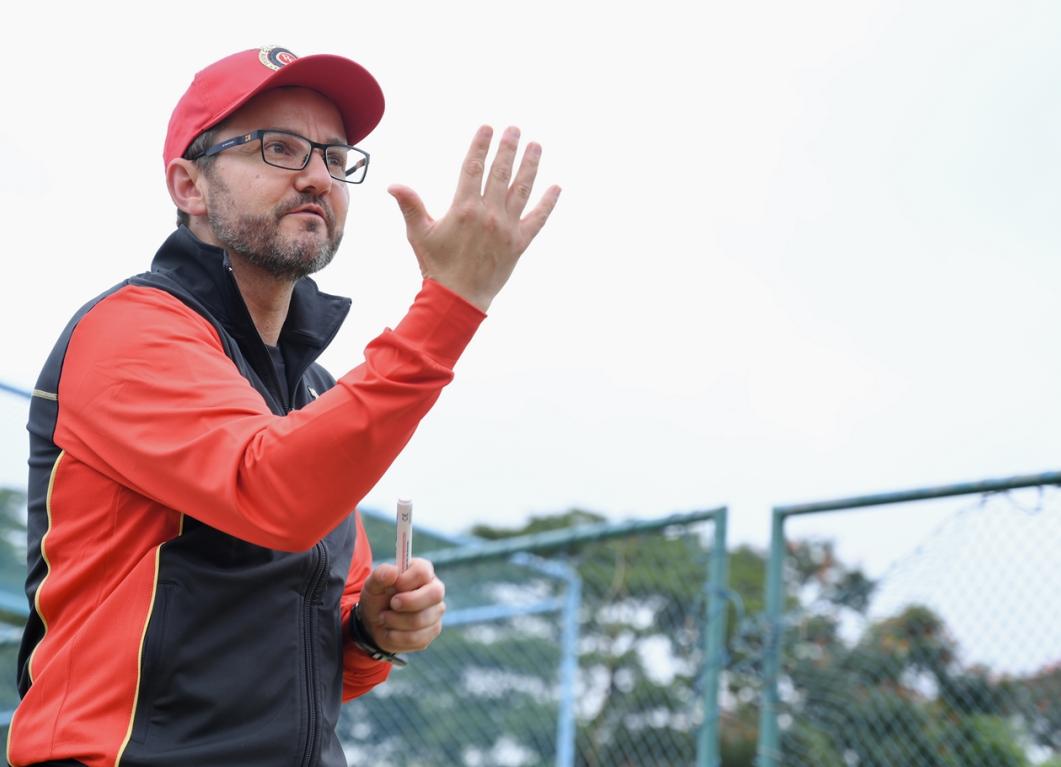 Mike Hesson addresses the rumour about Kohli-Finch opening