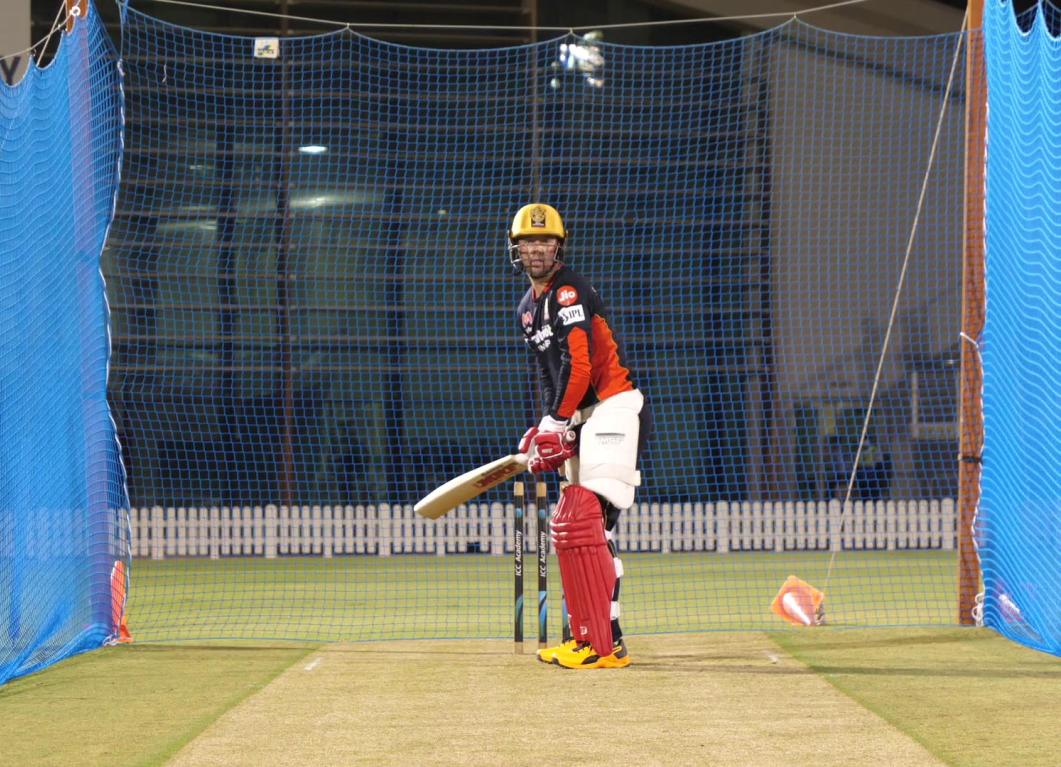 AB de Villiers RCB Practice Session: Round 2 with AB de Villiers and Co.