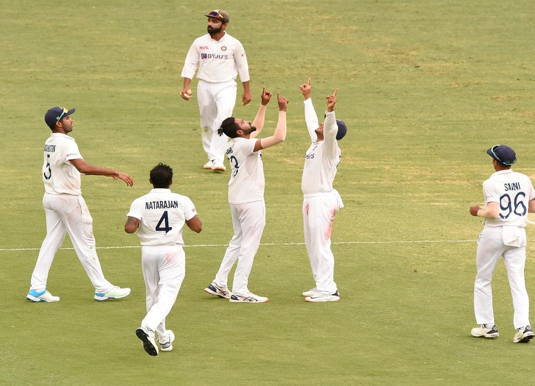 Series and game on a knife’s edge as India and Australia share honours on Day 4