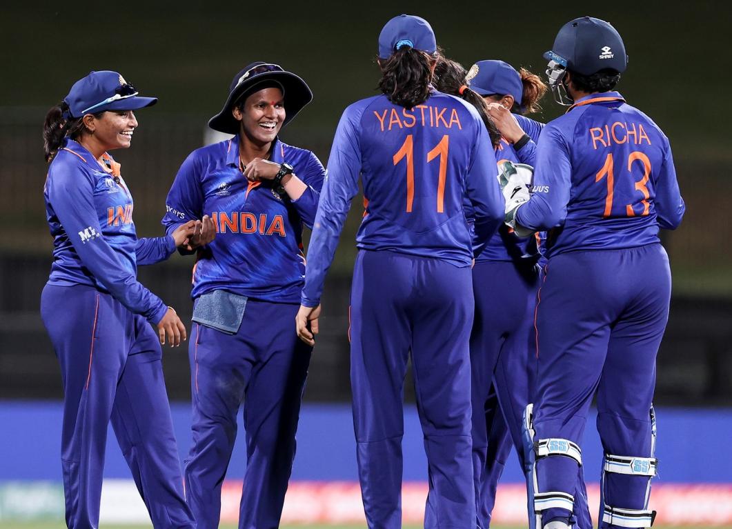 India sets course for semi-finals while England desperate to stay ashore