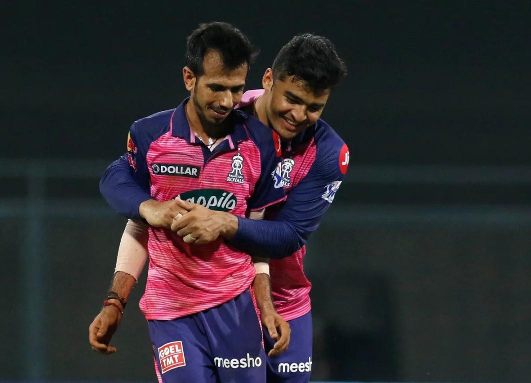 Rajasthan and Gujarat square off in a top of the table clash