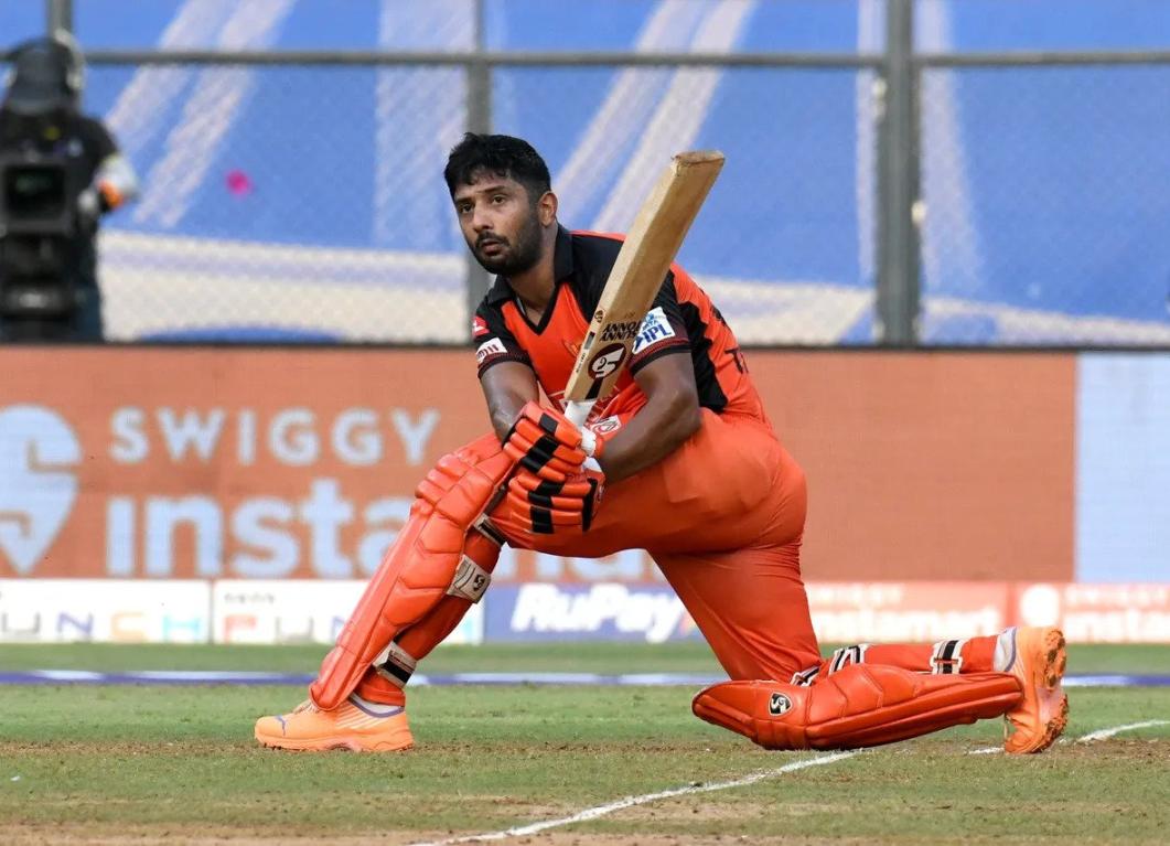Knights and Sunrisers battle it out in a must-win encounter Knights and Sunrisers battle it out in a must-win encounter