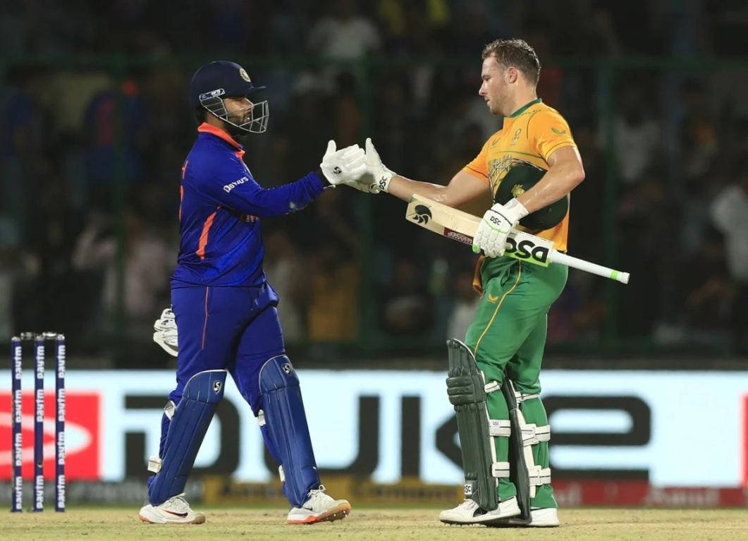 India's batting heroics go in vain as SA chases down 212 India's batting heroics go in vain as SA chases down 212