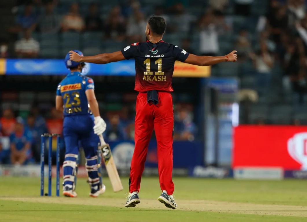 Akash Deep reveals what Virat Kohli told him while handing him his RCB cap Akash Deep reveals what Virat Kohli told him while handing him his RCB cap