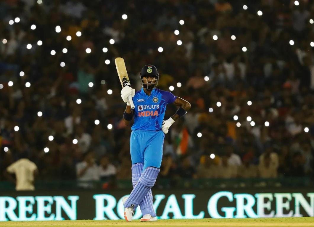 Pandya’s valiant 71 goes in vain as Australia pips India in a high-scoring thriller Ind vs Aus