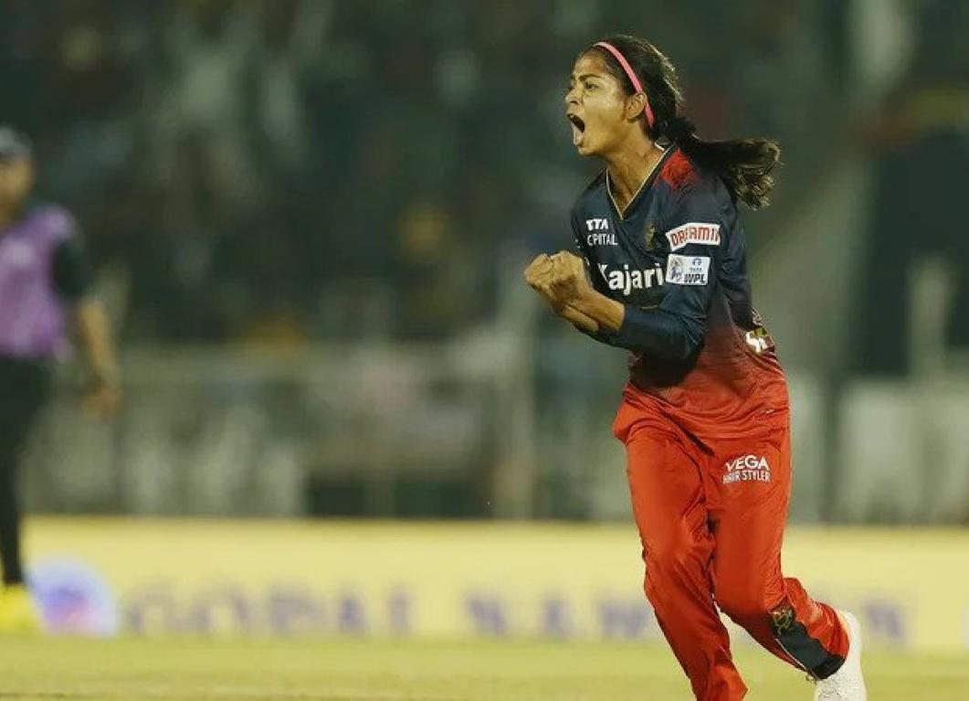 RCB Women battle valiantly but fall short of finishing line vs Gujarat Giants RCB Women battle valiantly but fall short of finishing line vs Gujarat Giants
