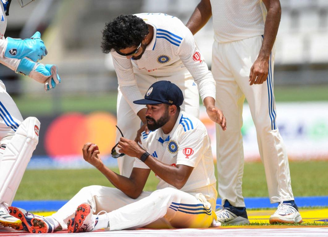 Watch – Mohammed Siraj plucks a mid-air stunner to send Jermaine Blackwood packing in the 1st Test Watch – Mohammed Siraj plucks a mid-air stunner to send Jermaine Blackwood packing in the 1st Test