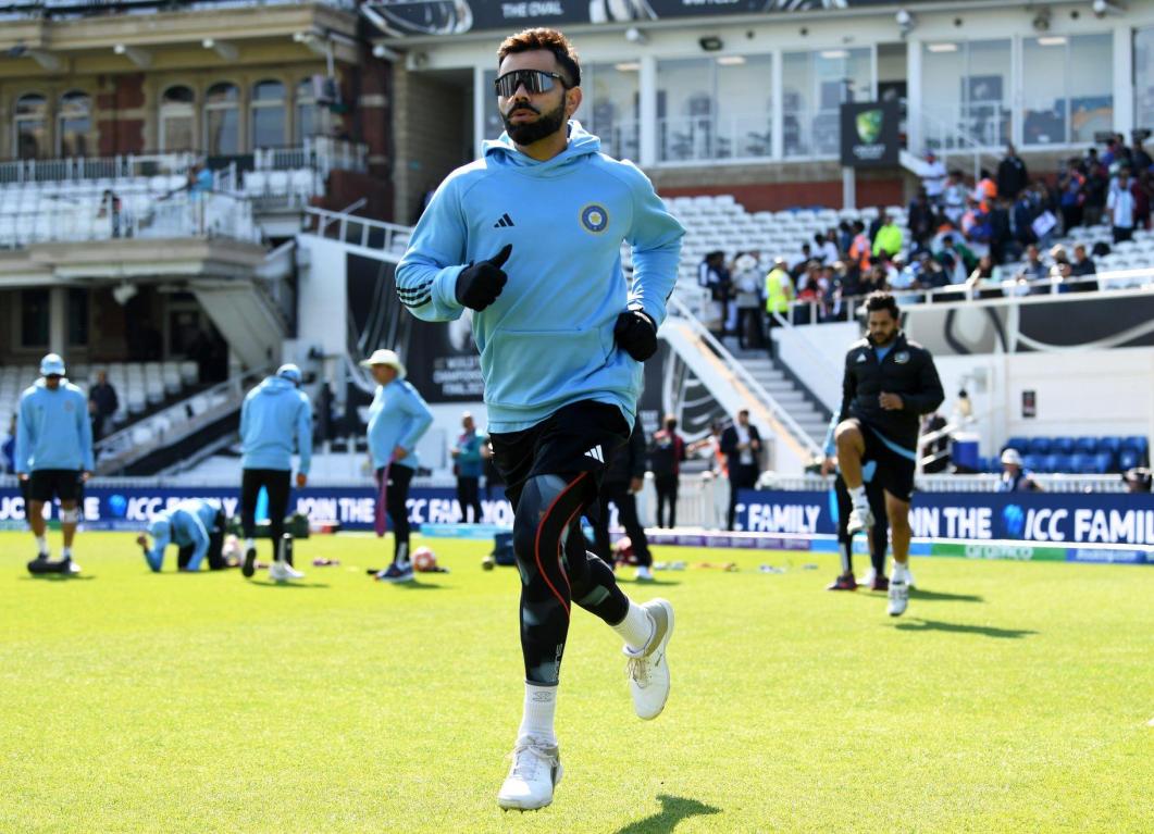 Watch – Virat Kohli sends social media into tizzy with a fitness routine post on Independence Day Watch – Virat Kohli sends social media into tizzy with a fitness routine post on Independence Day