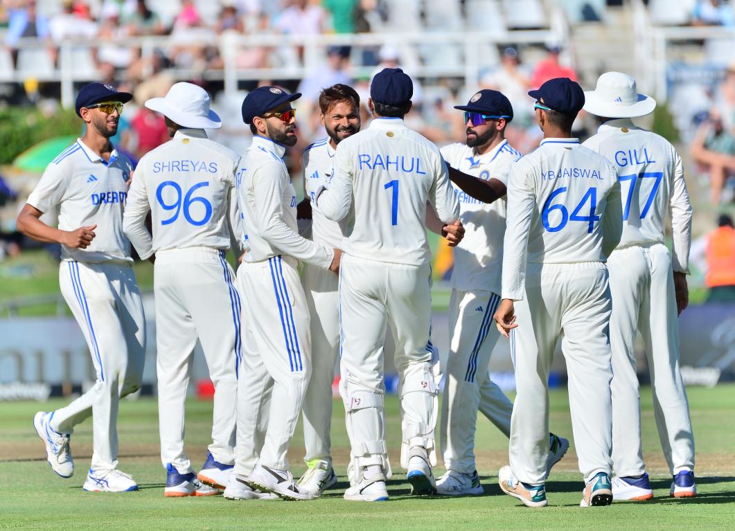 Chaos rules in Cape Town as 23 wickets fall on Day 1 of second Test Chaos rules in Cape Town as 23 wickets fall on Day 1 of second Test