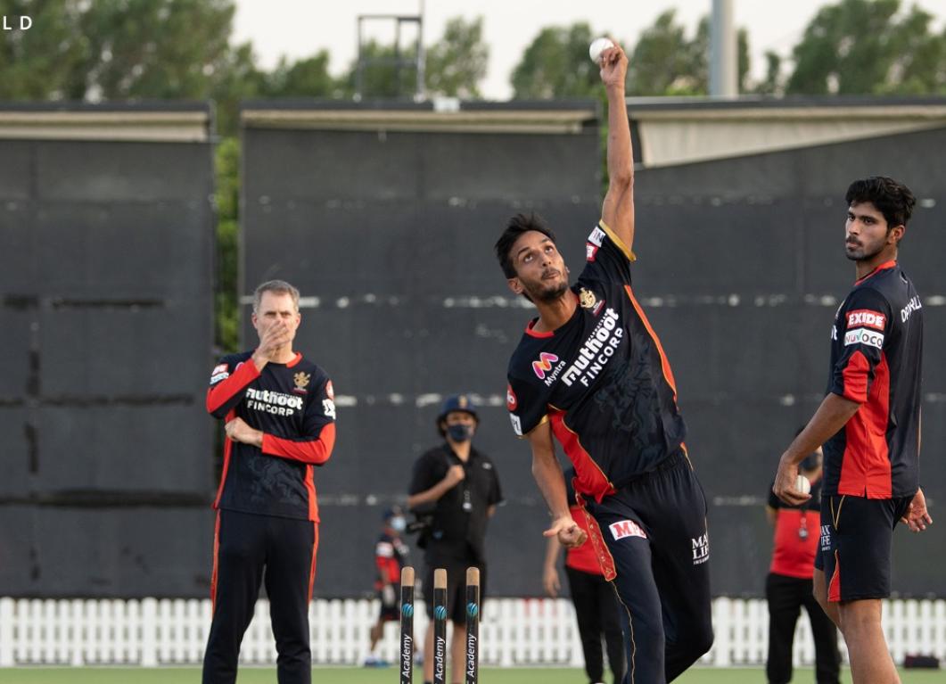 Rcb Spinners Yuzvendra Chahal Washington Sundar And Pawan Negi Start Bowling
