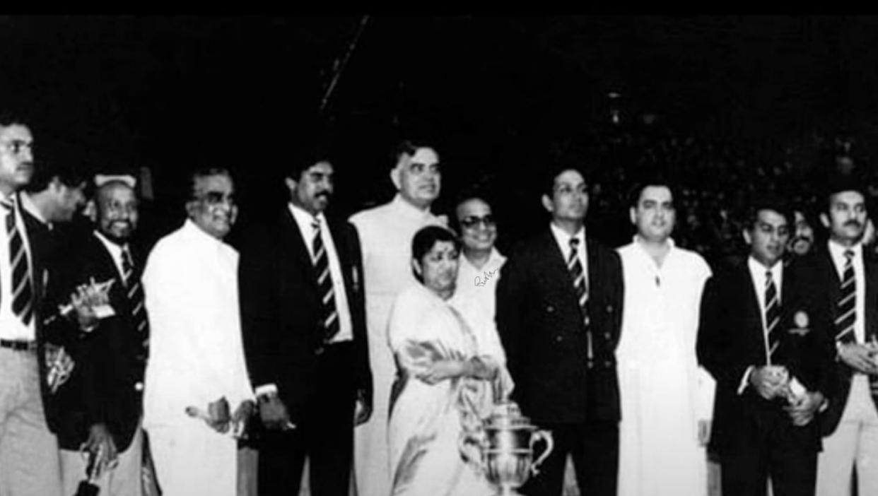 Throwback to the time when Lata Mangeshkar awarded the 1983 World Cup winning squad