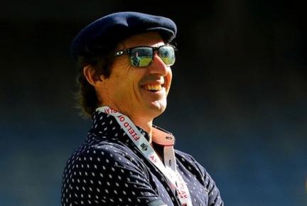 Australian spinner Brad Hogg feels Kohli's style of play is similar to Ponting, while Williamson bats like Sachin Tendulkar