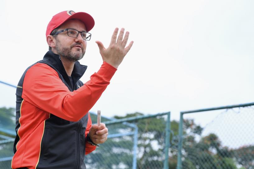 Mike Hesson addresses the rumour about Kohli-Finch opening