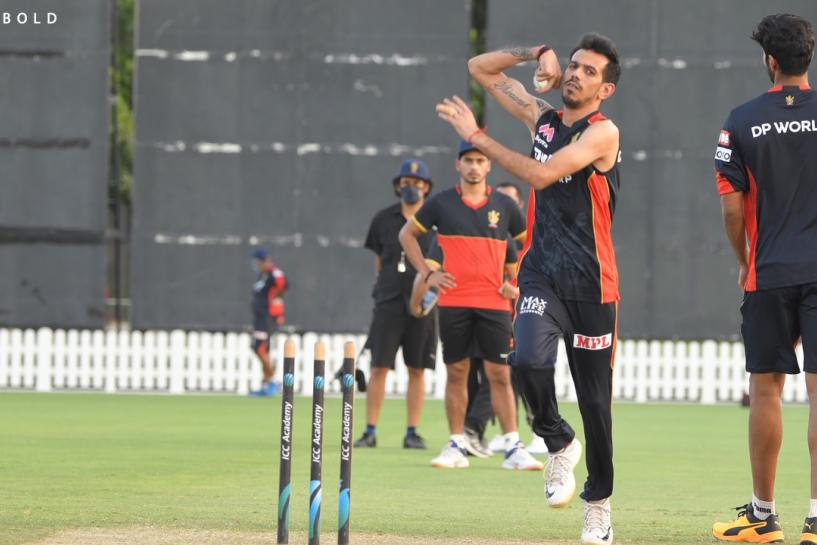 RCB spinners Yuzvendra Chahal, Washington Sundar and Pawan Negi start bowling