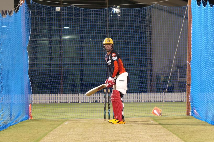 AB de Villiers RCB Practice Session: Round 2 with AB de Villiers and Co.