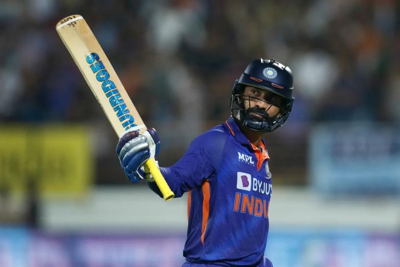You won't find a player with such a range: Irfan Pathan heaps praise on Dinesh Karthik You won't find a player with such a range: Irfan Pathan heaps praise on Dinesh Karthik