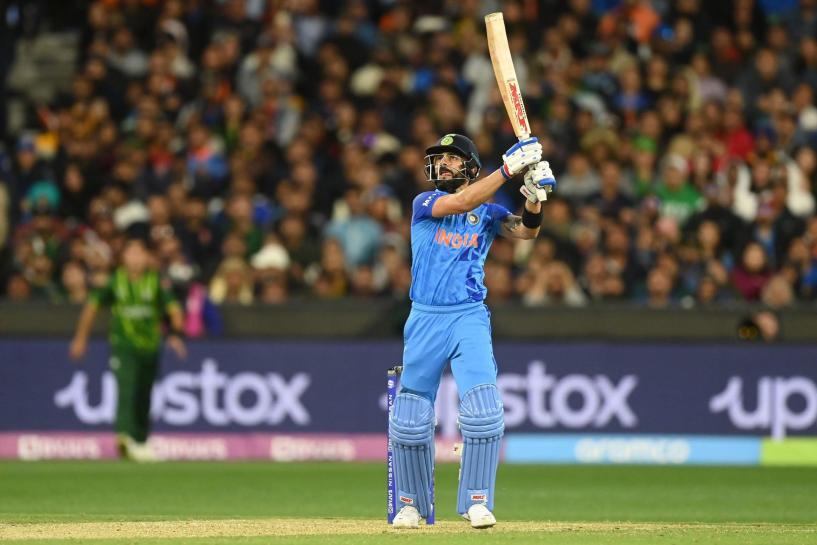 Kohli is a player who can smash a 100 without even hitting a six – Sanjay Bangar reserves high praise for Virat Kohli