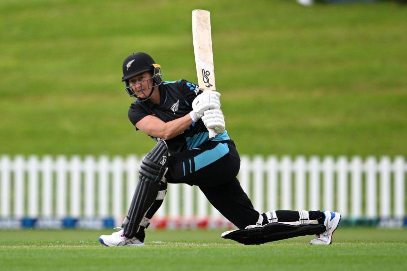 Sophie Devine storm blows away Pakistan-W in Queenstown Sophie Devine storm blows away Pakistan-W in Queenstown